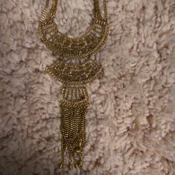 Golden necklace intricate designs and chains - Picture 4 of 4
